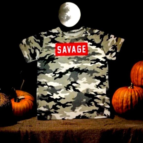 🍭 Tan/Black Camouflage SAVAGE Tee Shirt size Boy’s 8 EUC Gamer Marvel DC - Picture 4 of 15